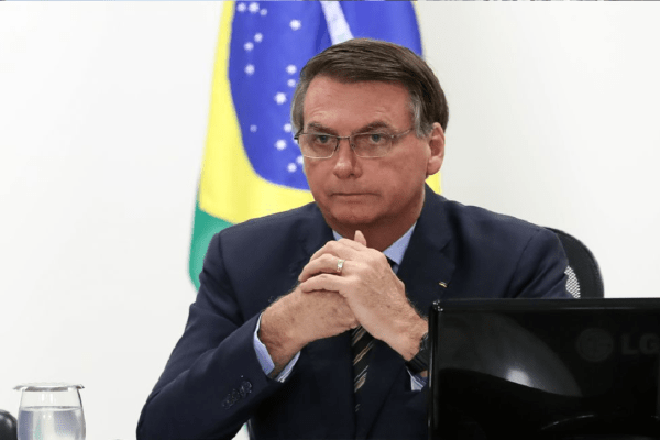 Bolsonaro prolonga tarifa zero para importação de remédios e insumos contra Covid-19