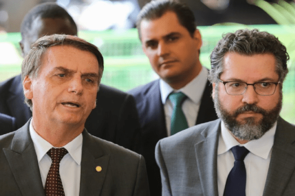 Bolsonaro lamenta fala de Mourão