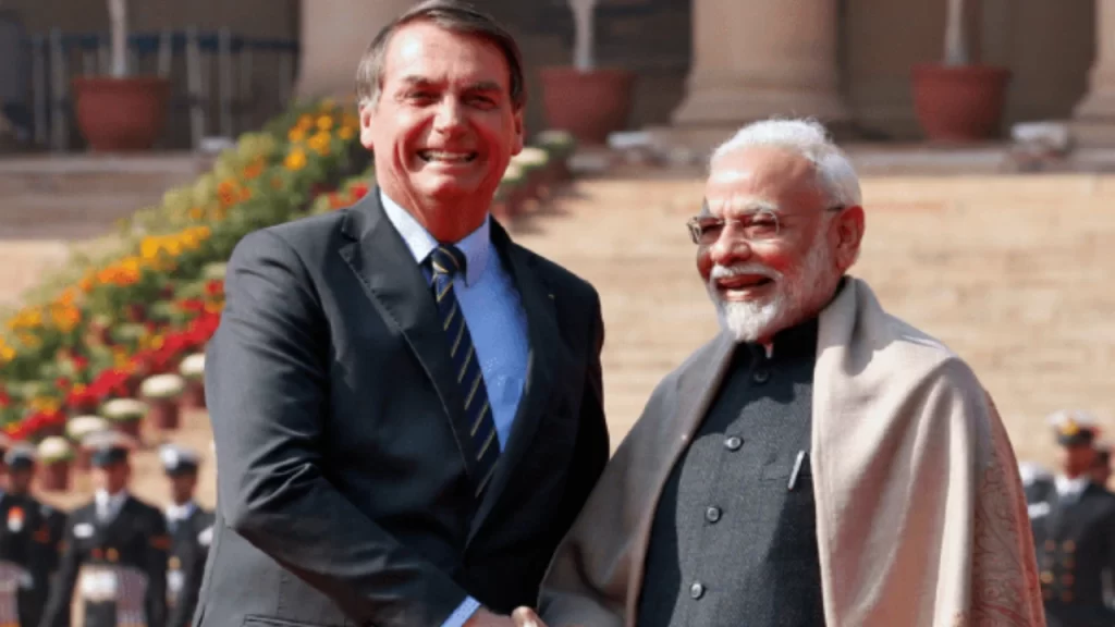 Bolsonaro diz que a chegada da vacina de Oxford e relação com a China e Índia