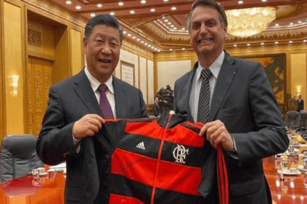 Bolsonaro e China acertam envio de insumos para fabricação da CoronaVac