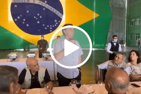 "Queremos paz, progresso e acima de tudo liberdade e a gente sabe que esse último desejo passa por vocês" diz Bolsonaro ao elogiar militares