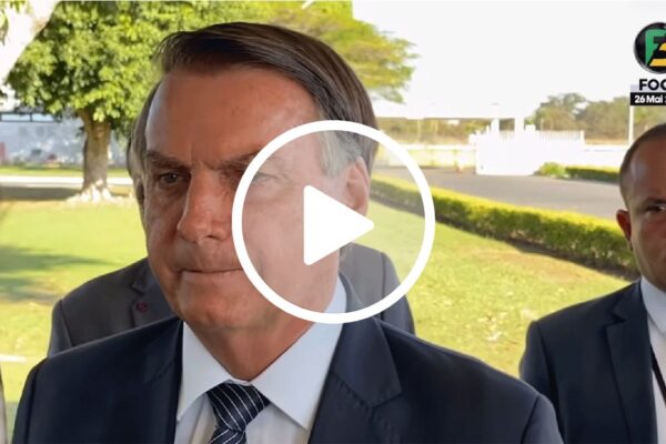 Bolsonaro critica Renan Calheiros e questiona a apoiadores: "A amante dele era da Globo?"