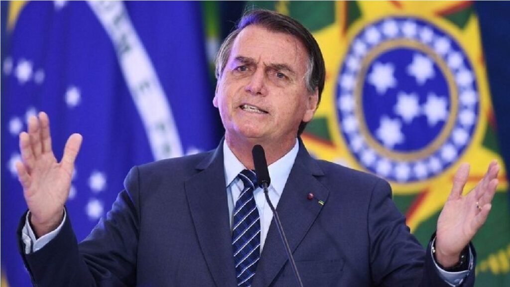 Bolsonaro negocia mudanças em PL que muda ICMS sobre combustíveis