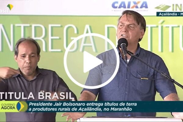 "Para ano que vem já tem uma chapa formada, um ladrão candidato a presidente e um vagabundo como vice", diz Bolsonaro