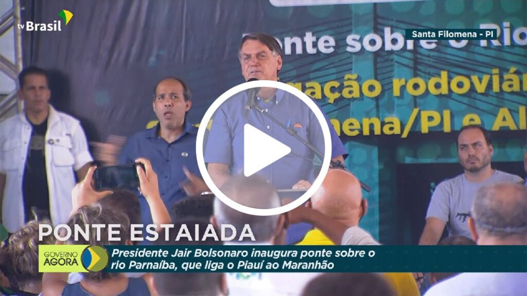 Presidente Bolsonaro sai em defesa dos trabalhadores informais e diz que eles "foram esquecidos pelos que mandaram fechar comércios e destruíram empregos"