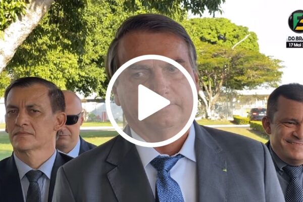 Bolsonaro rebate colunista da revista IstoÉ que o chamou de ‘brocha’ e gay passivo