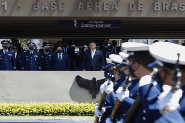 Presidente Bolsonaro comemora 80 anos da Aeronáutica e presta homenagem