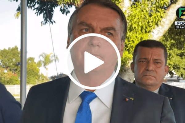 Bolsonaro a apoiadores: "Só na fraude o nove dedos volta"