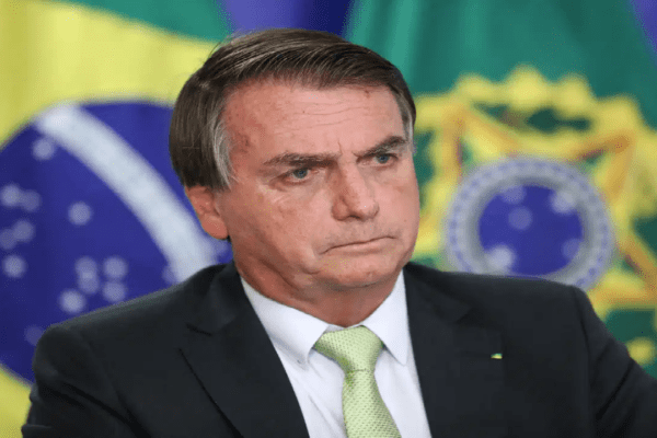 Bolsonaro diz que “não acredita nada” na urna eletrônica