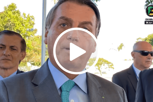 Bolsonaro elogia Guedes e dispara: "De economia, deixa o Posto Ipiranga lá que está dando certo"