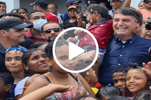 Presidente Bolsonaro promete tirar o povo nordestino da escravidão e afirma que o governo "Vai levar água para muita gente o ano que vem"