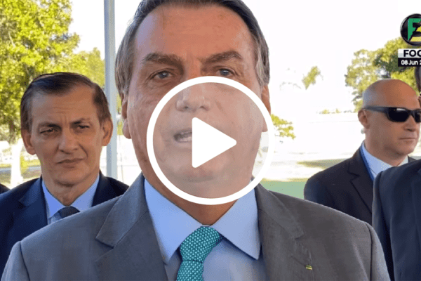 "Se o PT voltar, vai ter plantação de maconha no Alvorada", diz Bolsonaro