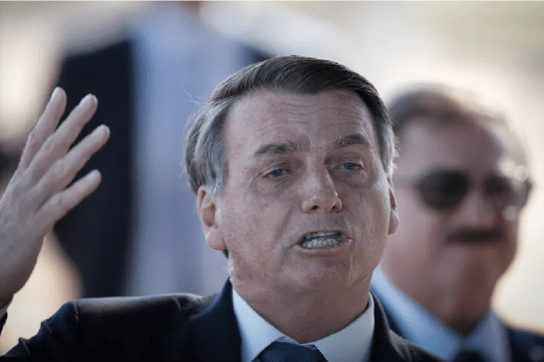 Bolsonaro: “Barroso fala tanto em ciência e se consultava com João de Deus”