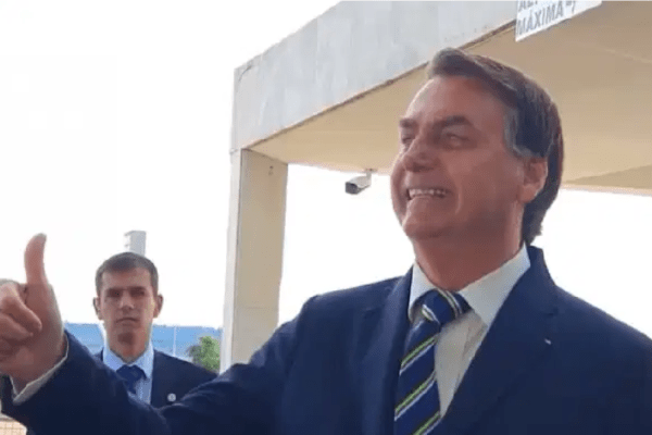 Bolsonaro libera R$ 20 bilhões para prorrogar Auxílio Emergencial