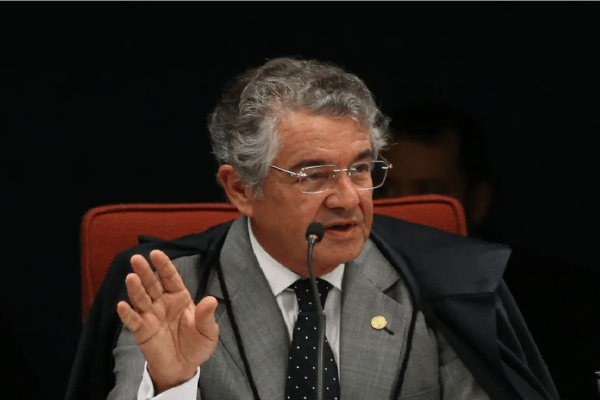 Bolsonaro oficializa aposentadoria de Marco Aurélio Mello no STF
