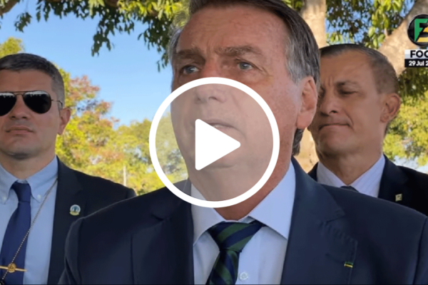 Bolsonaro sobre nota do STF: "Não adiantava eu tomar providências porque os governadores e prefeitos tinham mais poderes do que eu."
