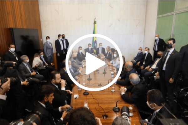 Bolsonaro entrega à Câmara MP que aumenta Bolsa Família e PEC dos precatórios