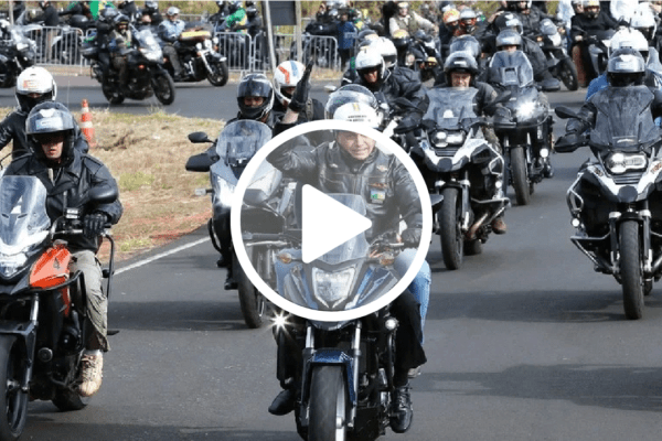 Bolsonaro promove motociata de Dia dos Pais em Brasília