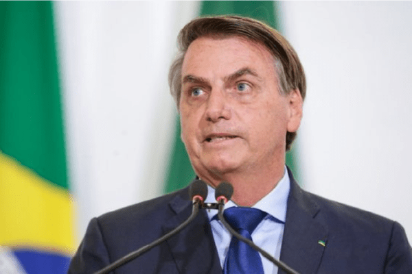 Bolsonaro sanciona lei sobre educação bilíngue de surdos