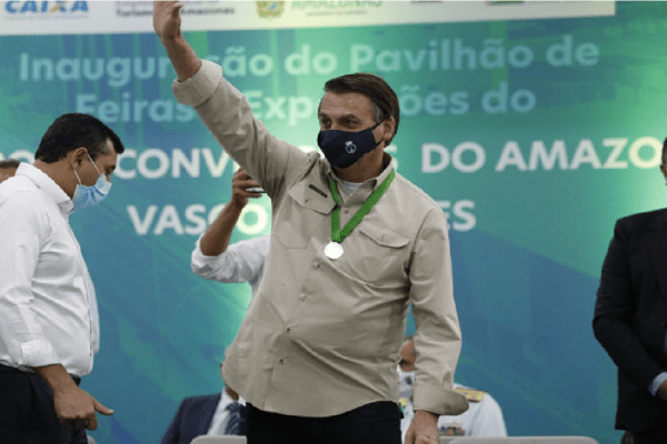 Bolsonaro vai a Manaus para entregar casas populares