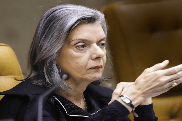 Cármen Lúcia pede parecer da PGR sobre investigação de Bolsonaro