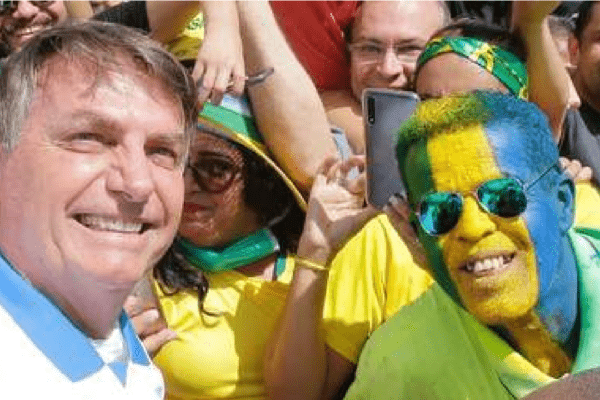 Bolsonaro lidera pesquisa e venceria em Santa Catarina e Tocantins