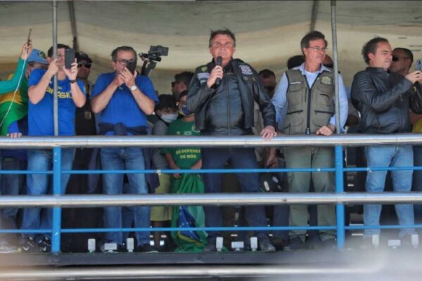 Em motociata no Nordeste, Bolsonaro defende "liberdade de expressão"
