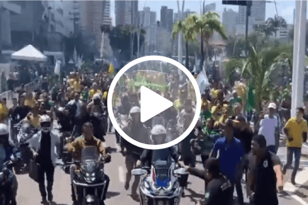 Bolsonaro participa de motociata com apoiadores em Belém (PA)