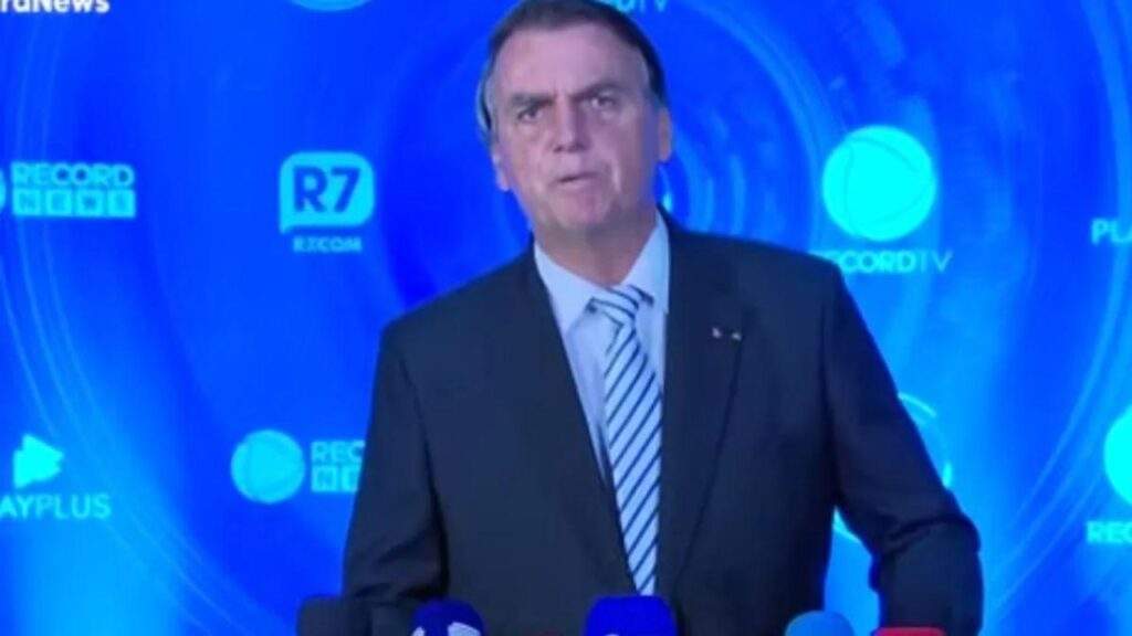 Bolsonaro em Coletiva Sobre Prisão de Roberto Jefferson: "Quem atira em policial merece tratamento de bandido"