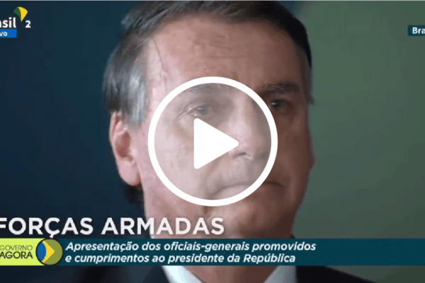 Emocionado, Bolsonaro chora durante evento das Forças Armadas