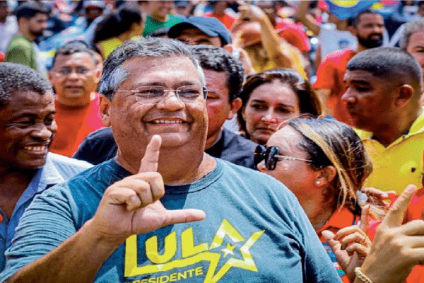 Flávio Dino diz que Lula vai desocupar acampamentos em frente a quartéis
