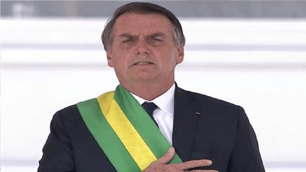 Presidente Bolsonaro concede honraria à personalidades da vida pública