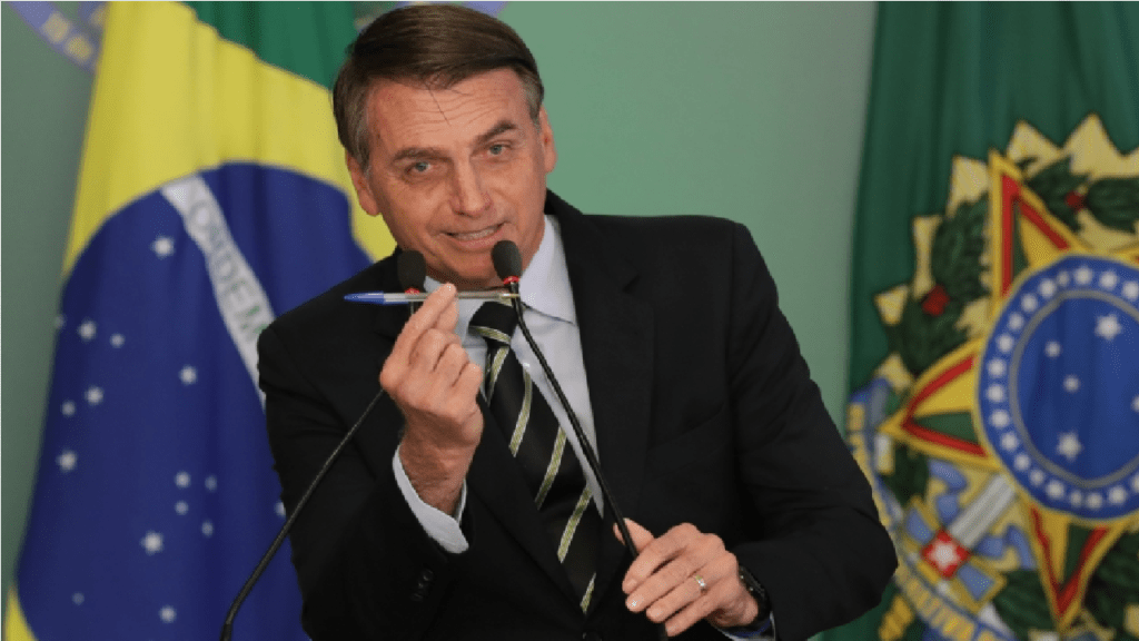 Presidente Bolsonaro concede indulto natalino para militares e policiais