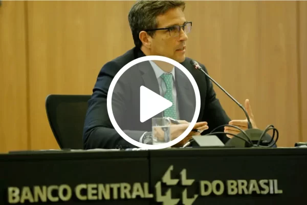 Campos Neto rebate Lula e diz que Banco Central e políticos têm “diferentes interesses"