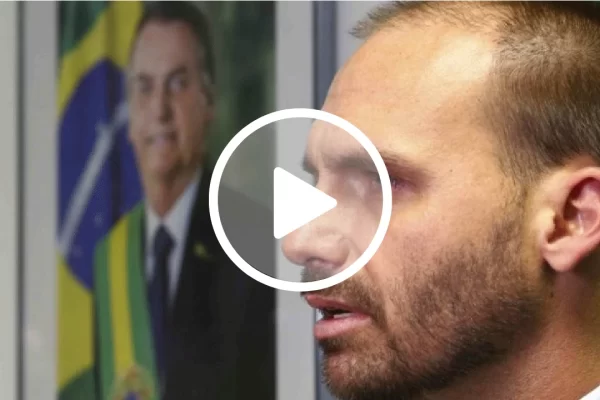 Eduardo Bolsonaro assina representação contra Randolfe por "roubo de celular"